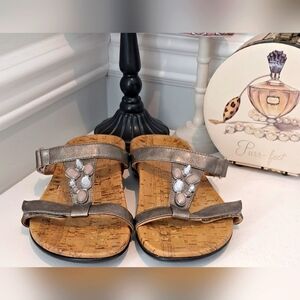 Vionic Metallic With Jewels Slip On Sandals Sz 7W Pre-Owned